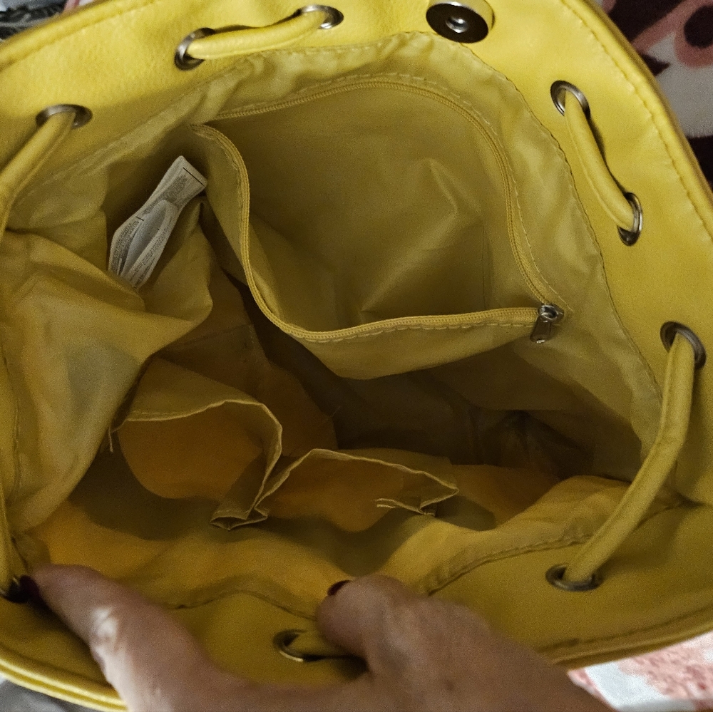 Fun Yellow Handbag - Picture 3 of 8
